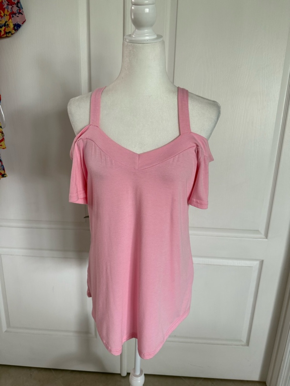 Cold-Shoulder V-Neck Tank Top in Light Pink